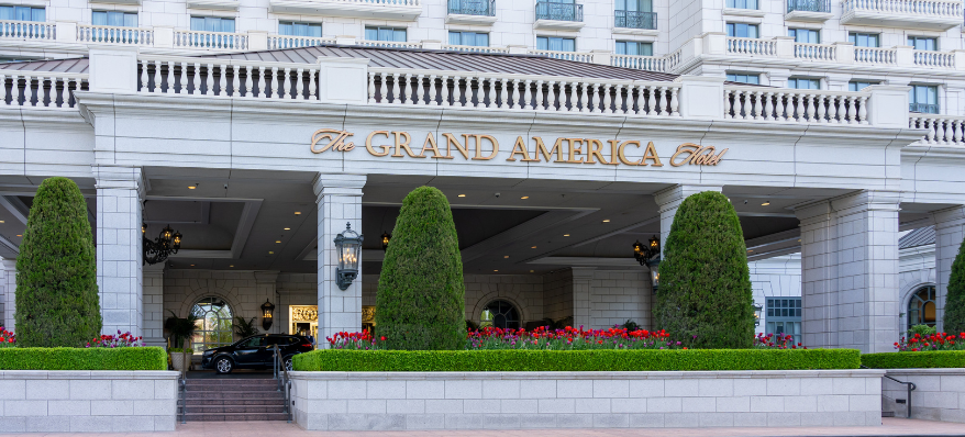 A front entrance of a hotel Description automatically generated