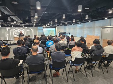 CEO Talks to Building Department Staff