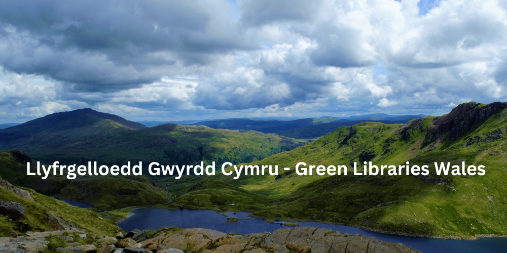Llyfrgelloedd Gwyrdd Cymru - Green Libraries Wales. Llun o mynyddoedd. Image of mountains.