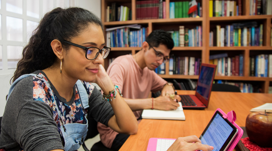 Latino/a college students studying