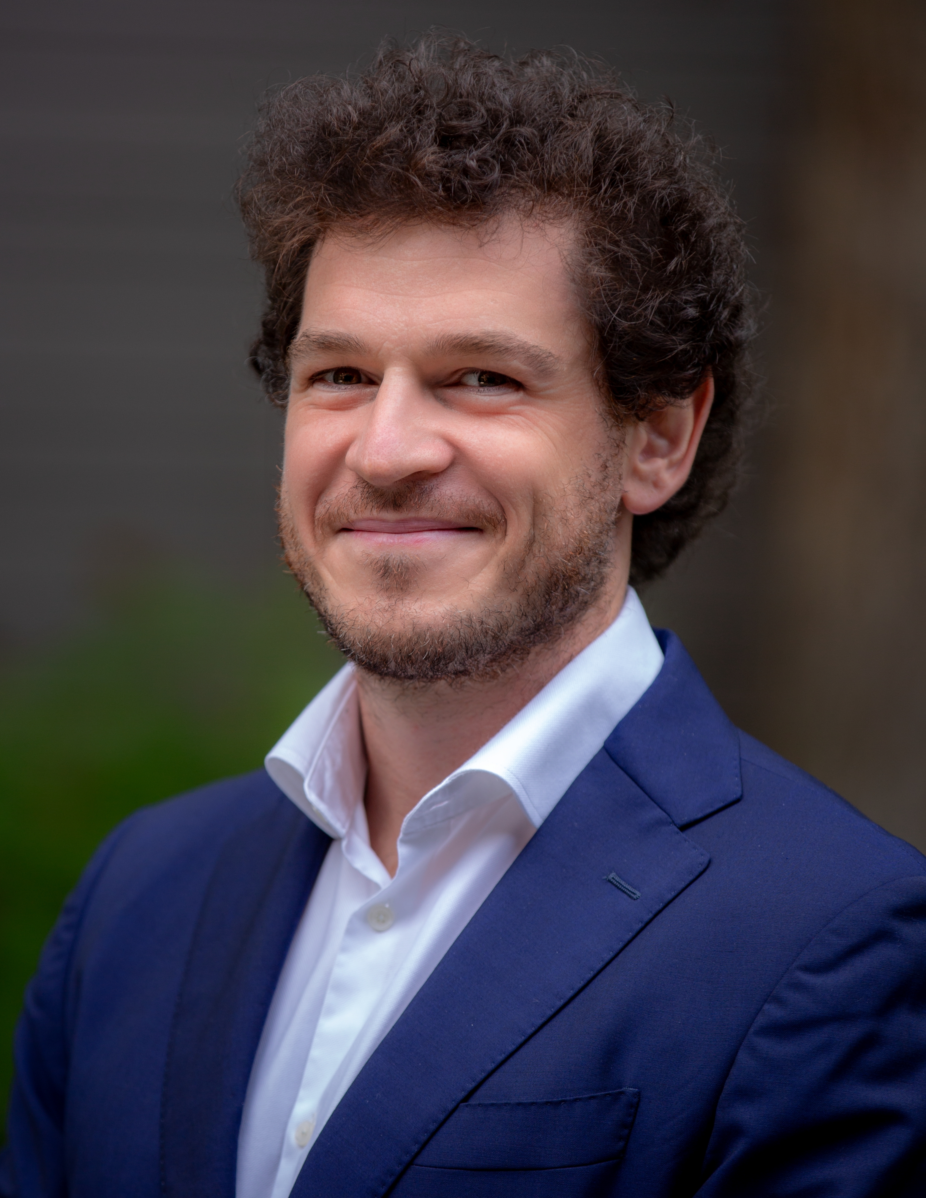 Giovanni Merolla, 𝐬𝐩𝐚𝐥𝐥𝐚 𝐞 𝐠𝐨𝐦𝐢𝐭𝐨: il suo pane quotidiano da  oltre 20 anni. 🦾 Medico chirurgo specializzato in Ortopedia, con  formazione tra Napoli e Bologna, oggi è punto di riferimento per la, image size:3118x4035