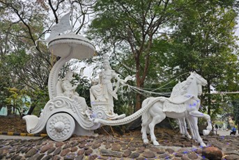 Statuary on the S-VYASA University campus